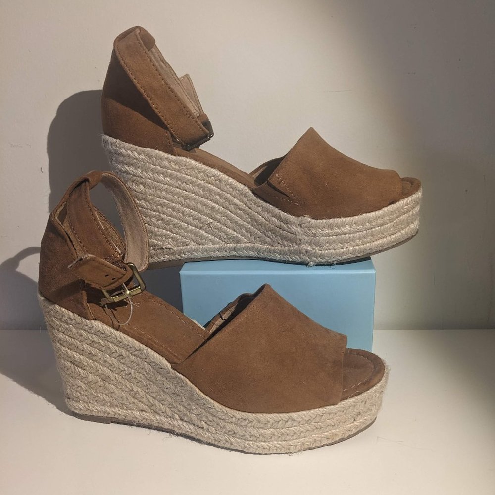 NWOT - TARGET -  Brown Suede Platform Sandal - Size US 6